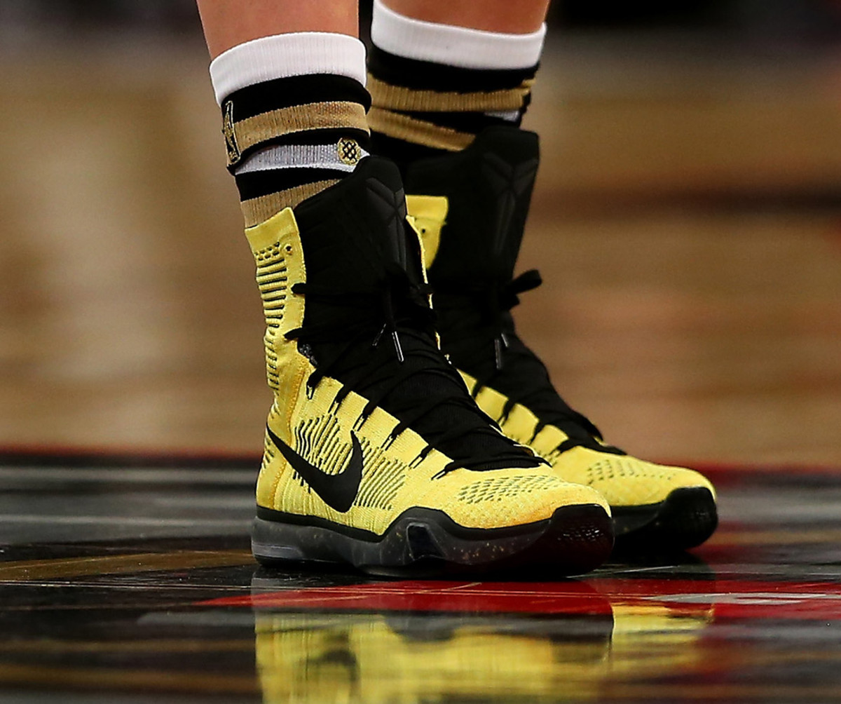 2016-rising-stars-challenge-shoes-kristaps-porzingis.jpg